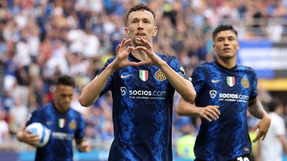 Ivan Perišić festejando gol con el Inter de Milán en la Serie A