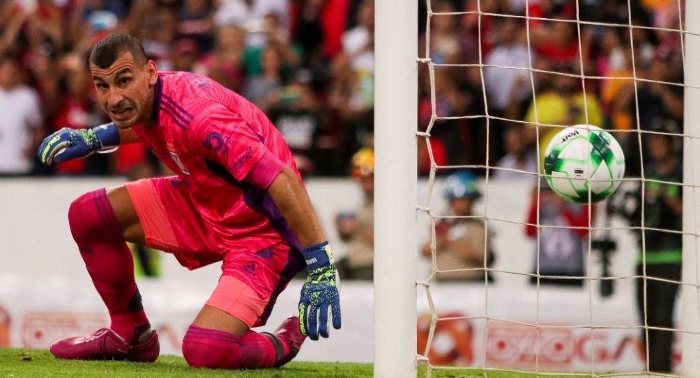 Nahuel Guzmán durante un partido de Tigres