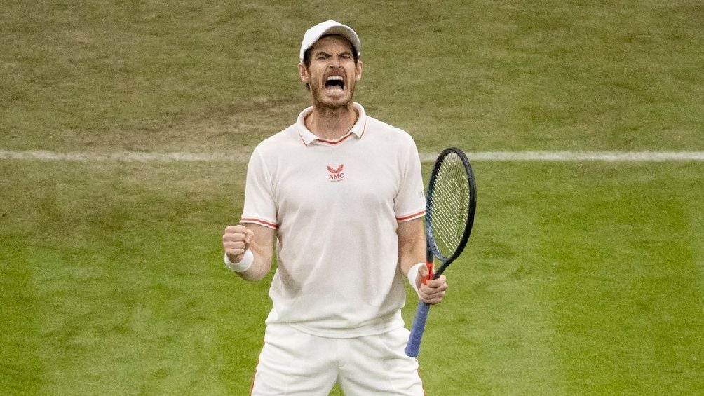 Andy Murray jugando tenis en Wimbledon