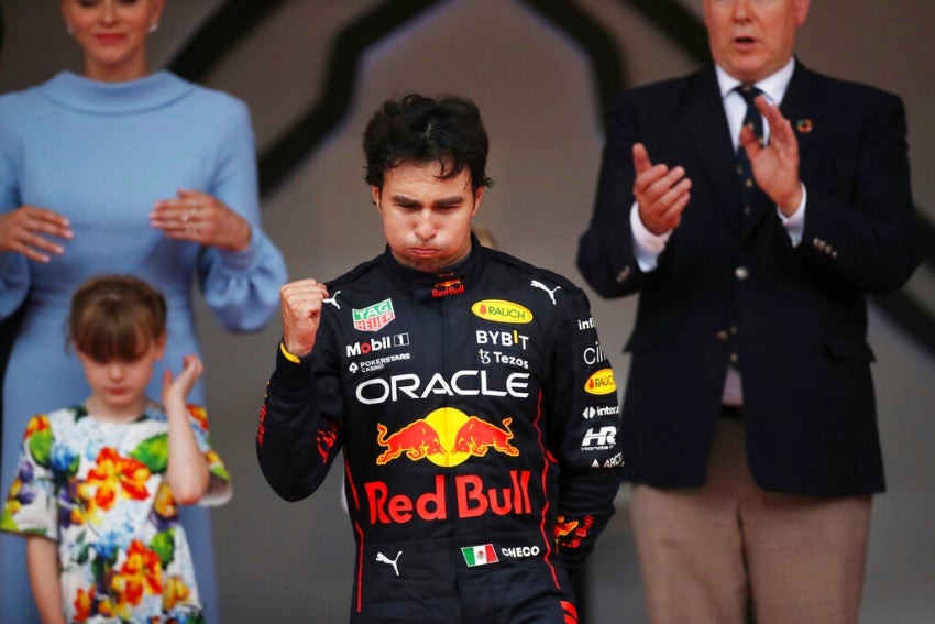Checo Pérez conmovido tras ganar el GP de Mónaco