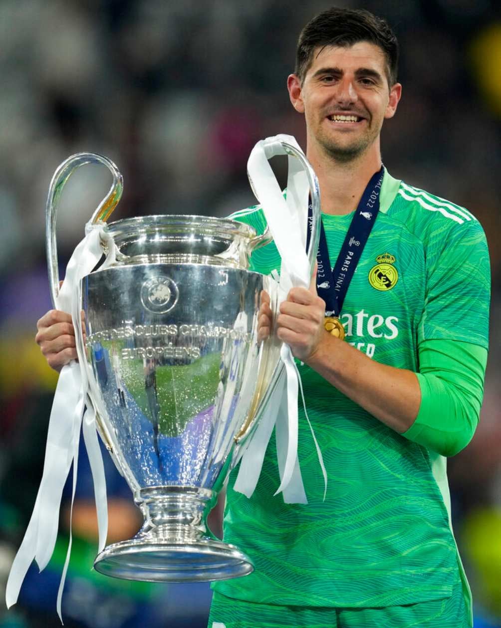 La foto de Courtois con el trofeo de la Champions League