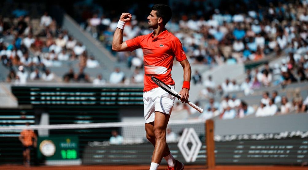 Novak Djokovic jugando contra el argentino Diego Schwartzman