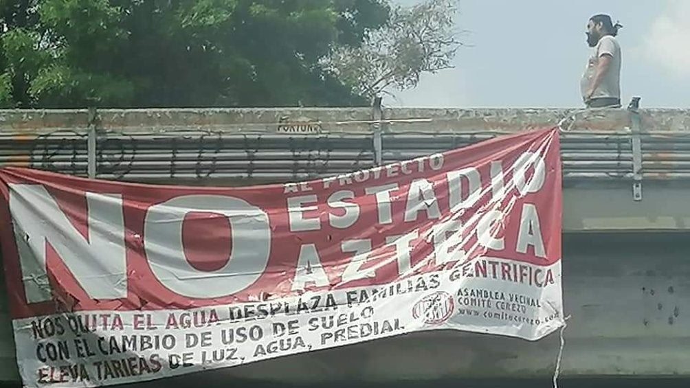 Protesta por remodelación en Estadio Azteca