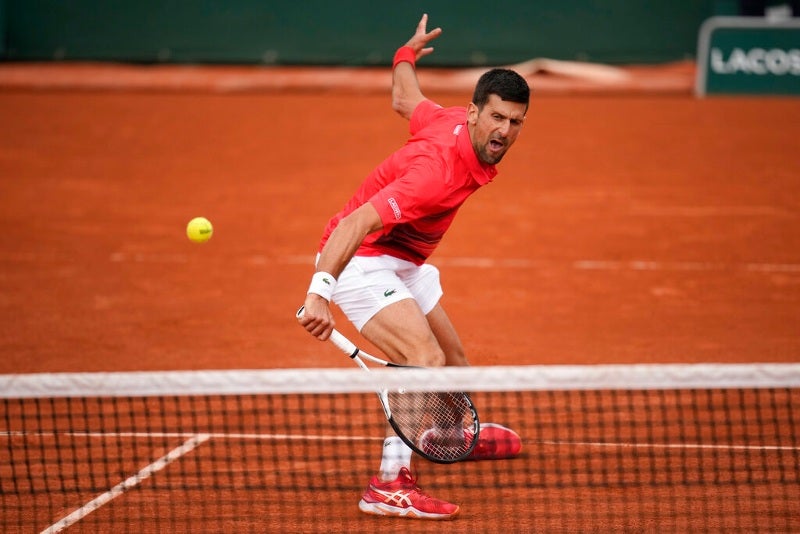 Novak Djokovic jugando contra el argentino Diego Schwartzman