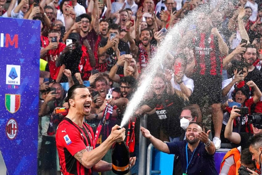 Zlatan celebrando el título de la Serie A