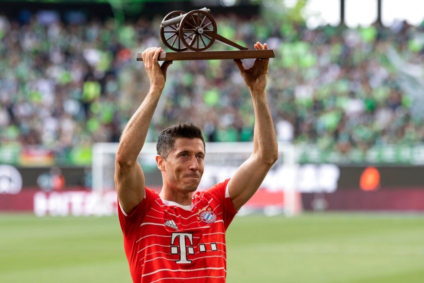 Lewandowski con un reconocimiento de la Bundesliga 