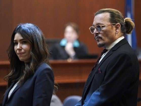 Camille Vasquez y Johnny Depp, durante el juicio.