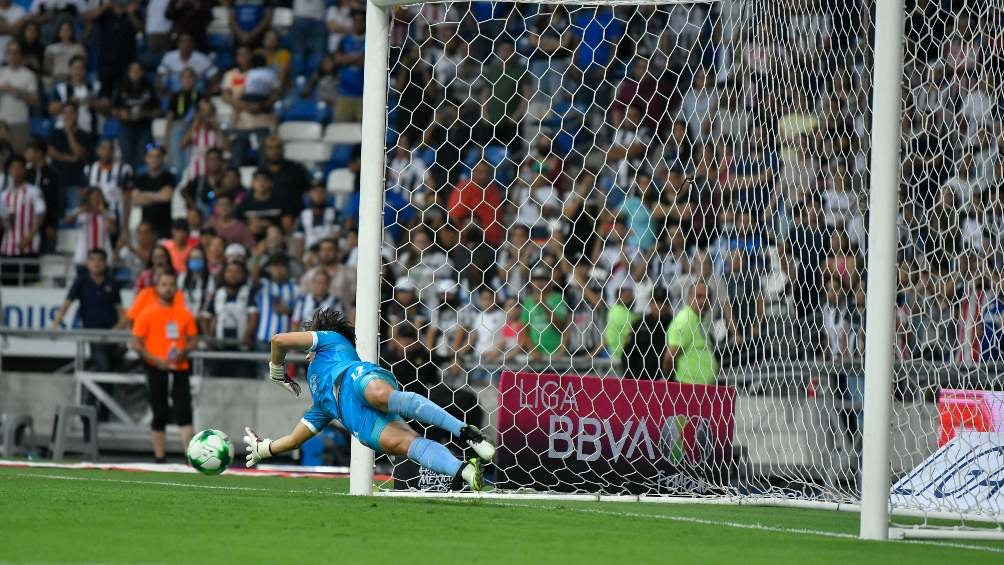 La arquera atajó par de penaltis en la tanda