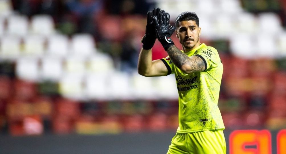 Gil Alcalá durante un partido de Xolos