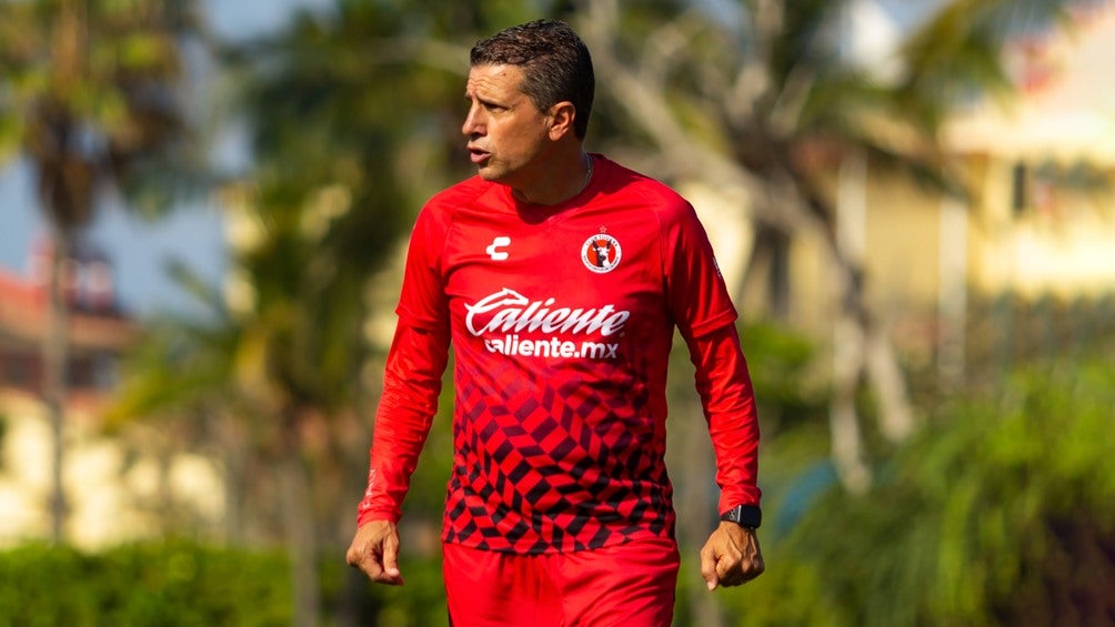 Ricardo Valiño trabajando la pretemporada con los Xolos de Tijuana