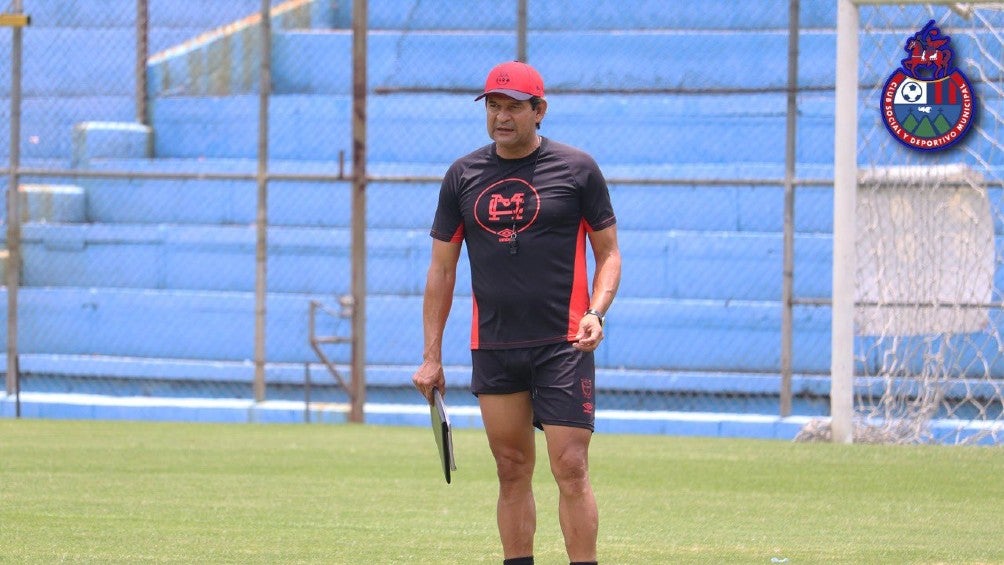 José Cardozo en un entrenamiento con el Municipal