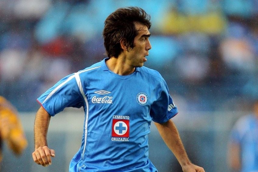 Chelito Delgado durante un partido de Cruz Azul