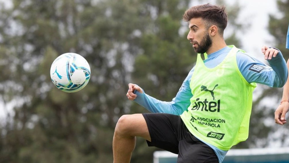 Rossi en un entrenamiento con Uruguay