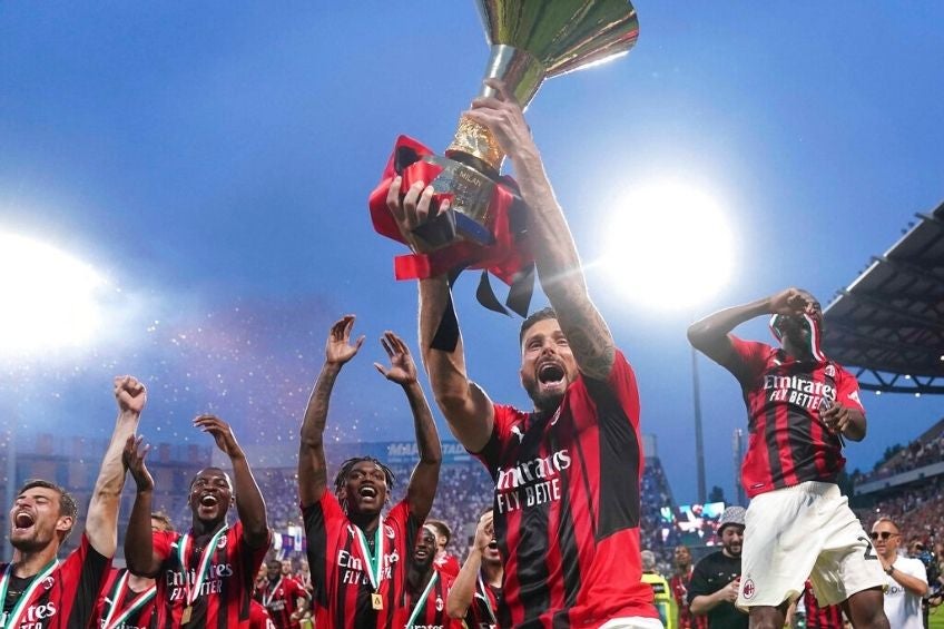 Jugadores del AC Milan festejando el título de la Serie A