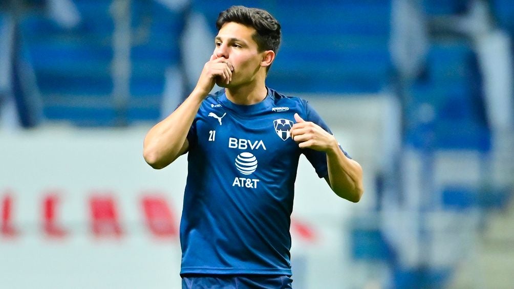 Ponchito González en acción con Rayados