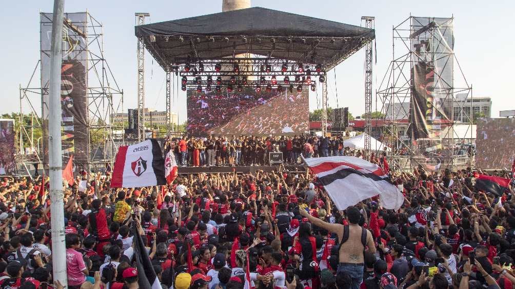 Atlas celebrando con su afición el título del Torneo Clausura 2022