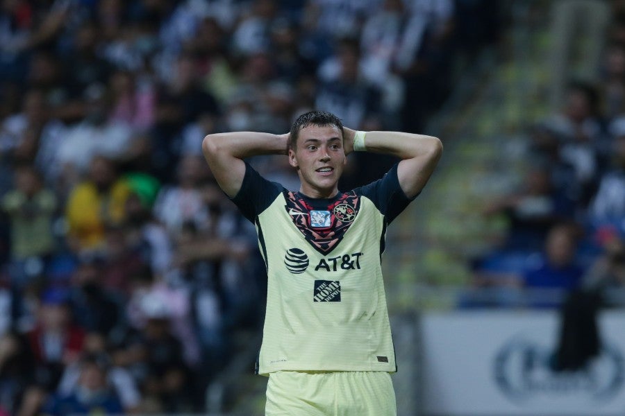 Federico Viñas durante un partido con América