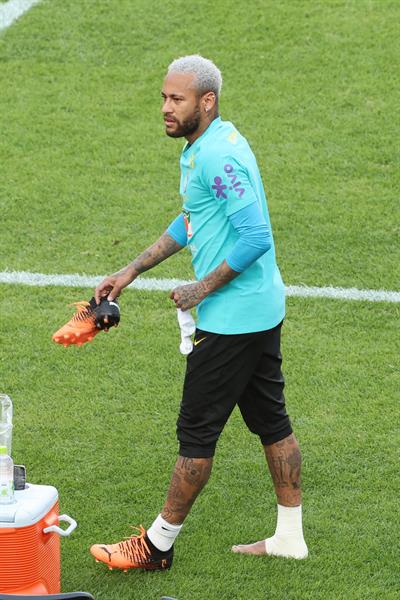 Neymar se lesionó en un entrenamiento con Brasil