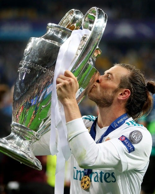 Gareth Bale con la copa de la Champions League