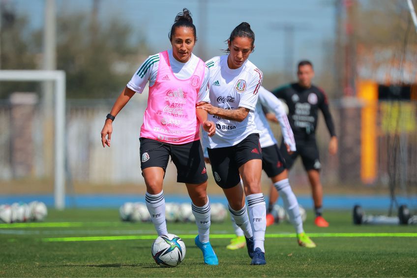 Stephany Mayor y Bianca Sierra entrenando con México