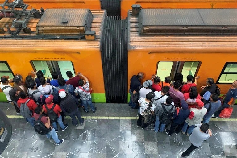 Congestionamiento en Metro de la CDMX