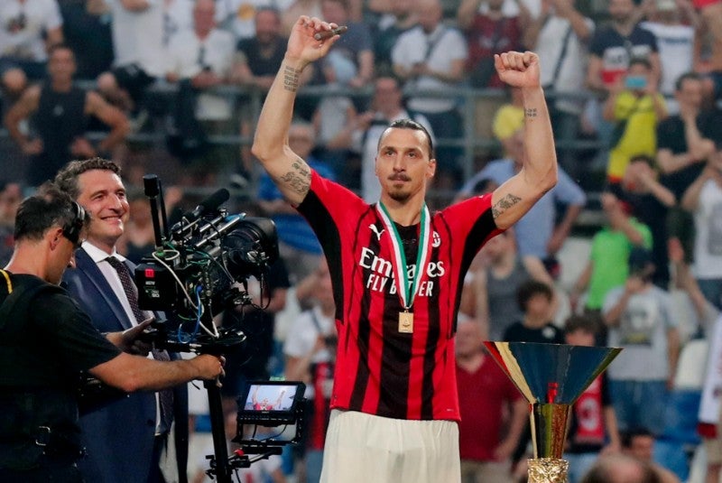 Zlatan Ibrahimovic celebra el título de campeón de la Serie A italiana