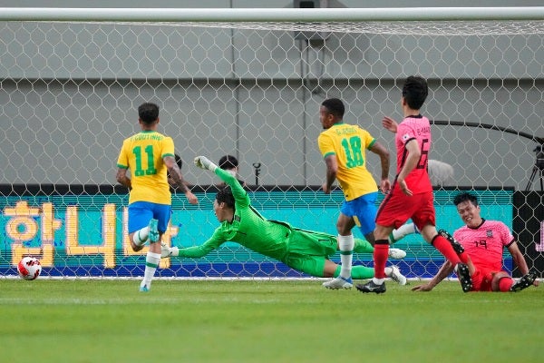 Gabriel Jesús anota un gol