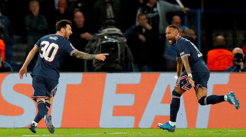 Neymar y Messi celebrando gol