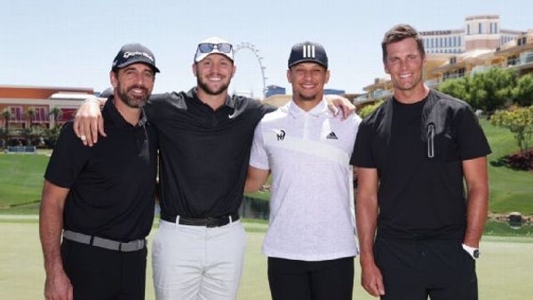 Aaron Rodgers, Josh Allen, Patrick Mahomes, Tom Brady en 'The Match' 2022 en Las Vegas