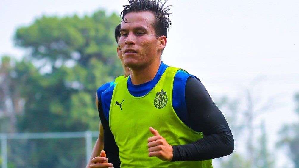 Fernando González durante entrenamiento con Chivas