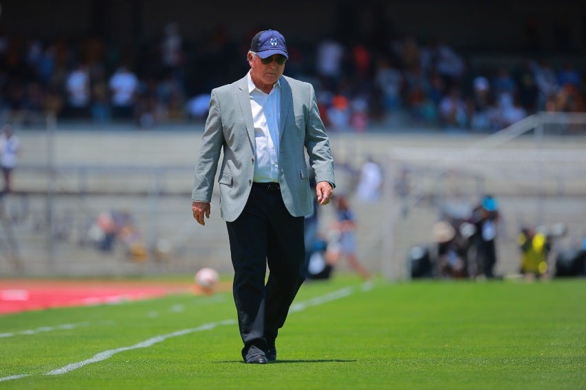 Vucetich en un partido de Rayados de Monterrey