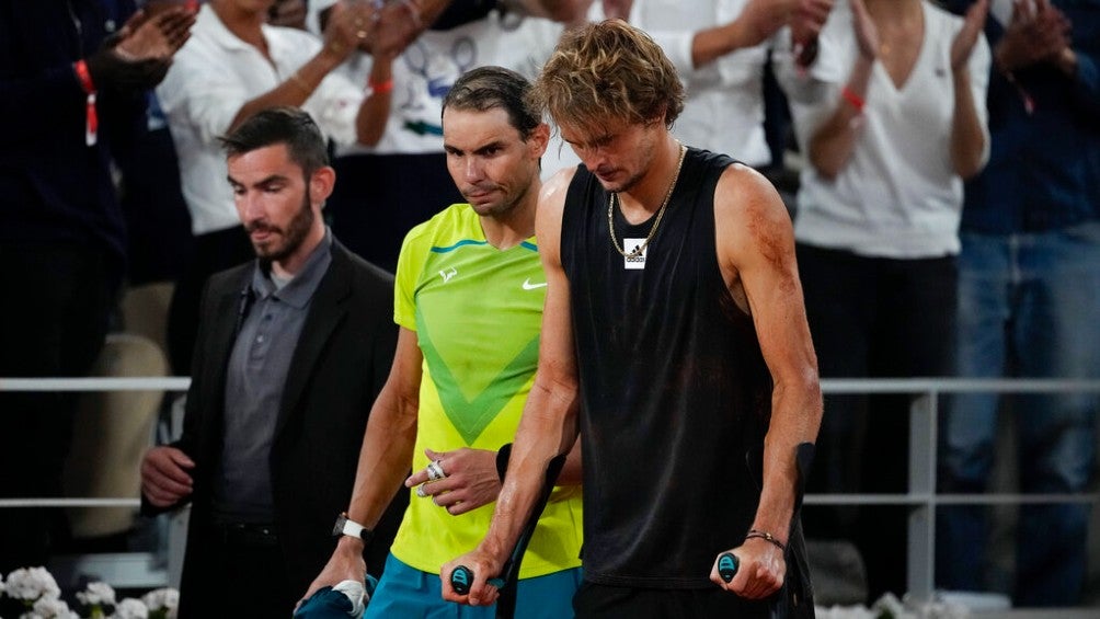 Nadal consolando a Zverev tras lesión