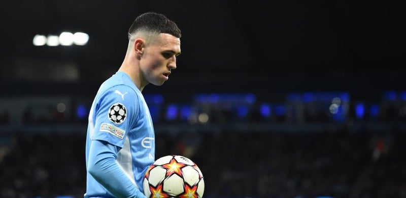 Phil Foden, con el balón durante el partido