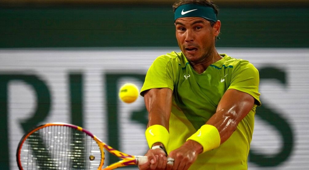 Rafael Nadal durante su partido de semifinales en el Abierto de Francia