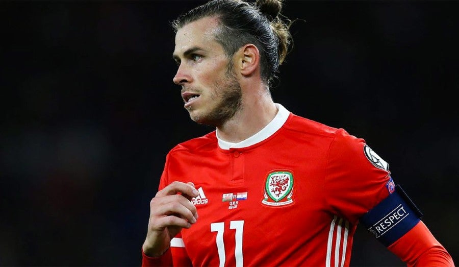 Bale en juego con la selección de Gales