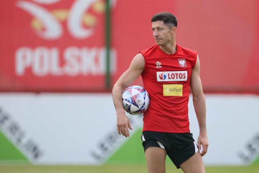 Robert Lewandowski entrenando con Polonia