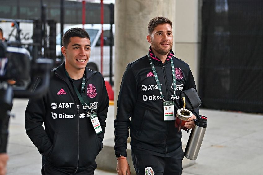 Erik Lira y Arturo Ortiz previo a un partido de México