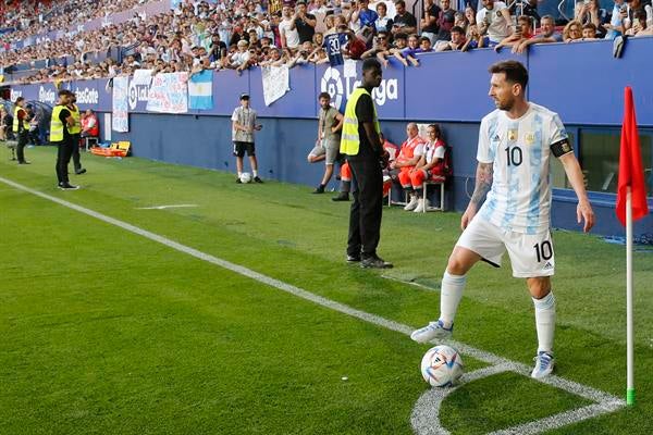 Messi en el Argentina vs Estonia