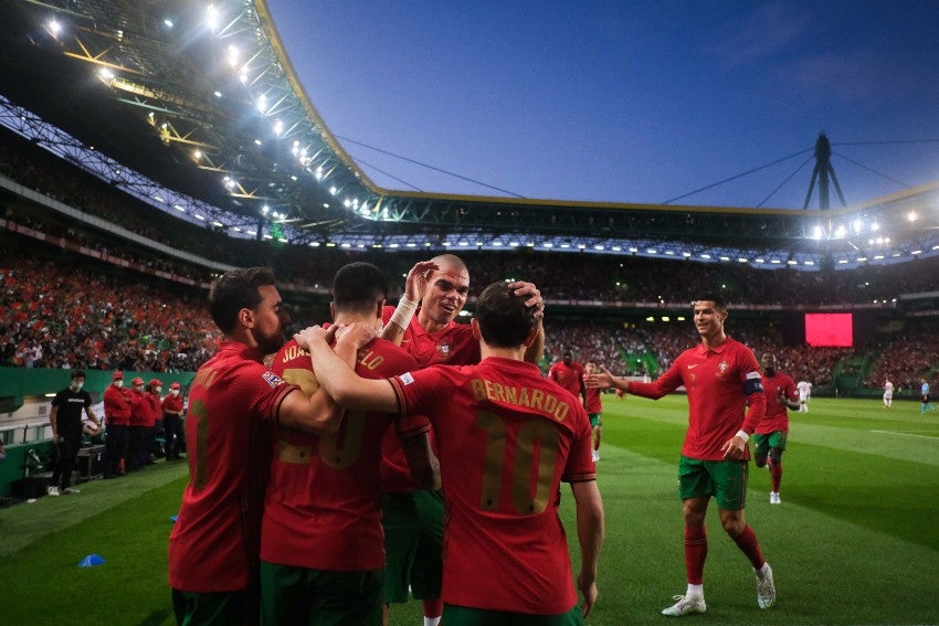 Jugadores de Portugal celebrando un gol a favor