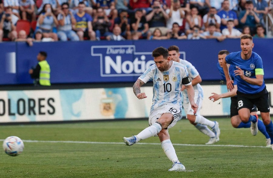 Messi anota desde los once pasos