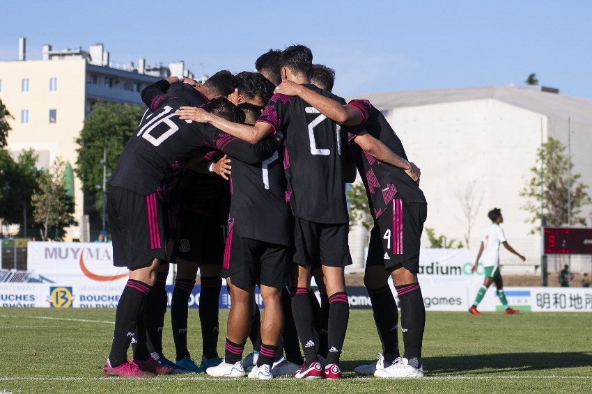 Jugadores del Tri Sub 21 tras anotar un gol a favor