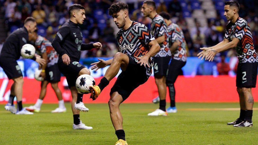 Bruno Valdez durante calentamiento con América