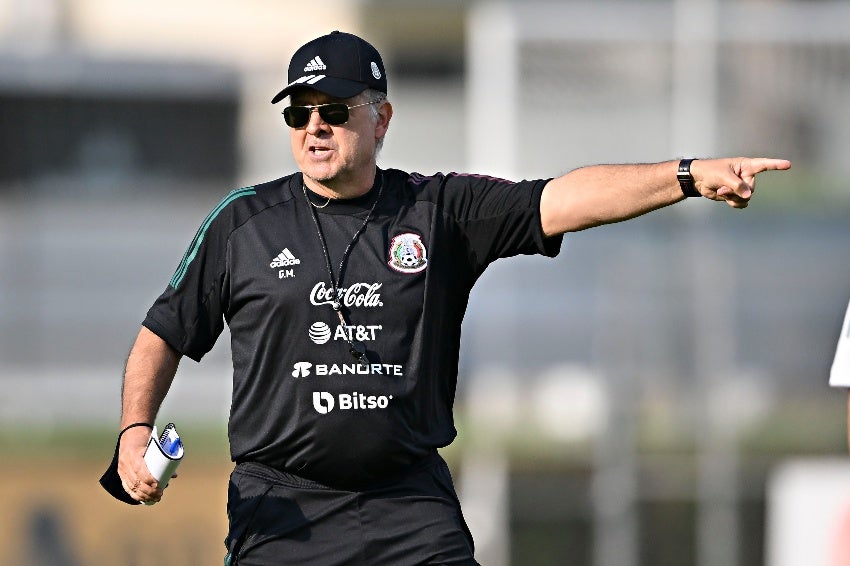 Tata Martino en entrenamiento con el Tri