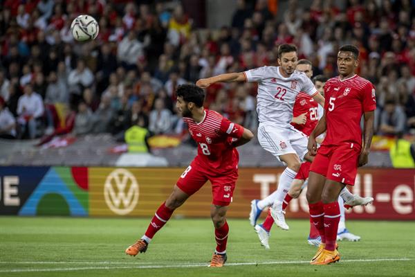 Pablo Sarabia de España en acción 