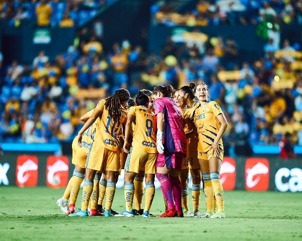 Tigres Femenil reunido 