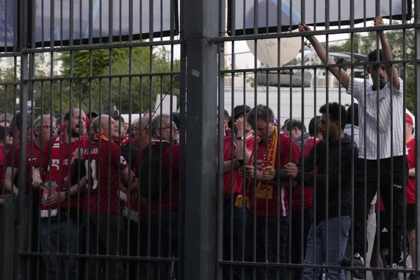 Aficionados del Liverpool en el Stade de France