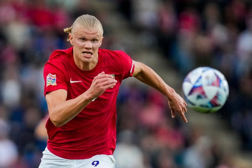 Erling Haaland durante un partido de Noruega