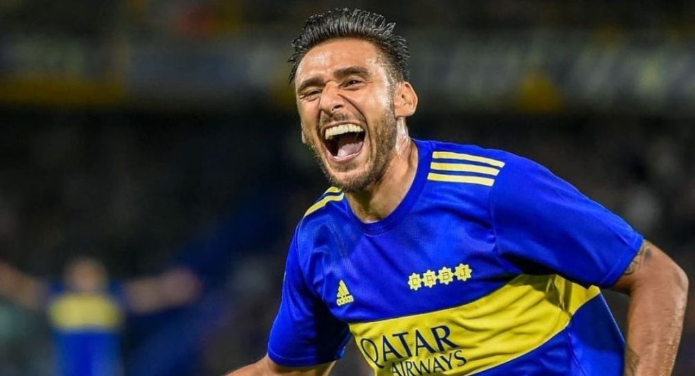 Eduardo Salvio festejando un gol