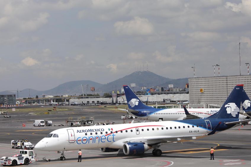 Avión en el Aeropuerto Internacional de la Ciudad de México