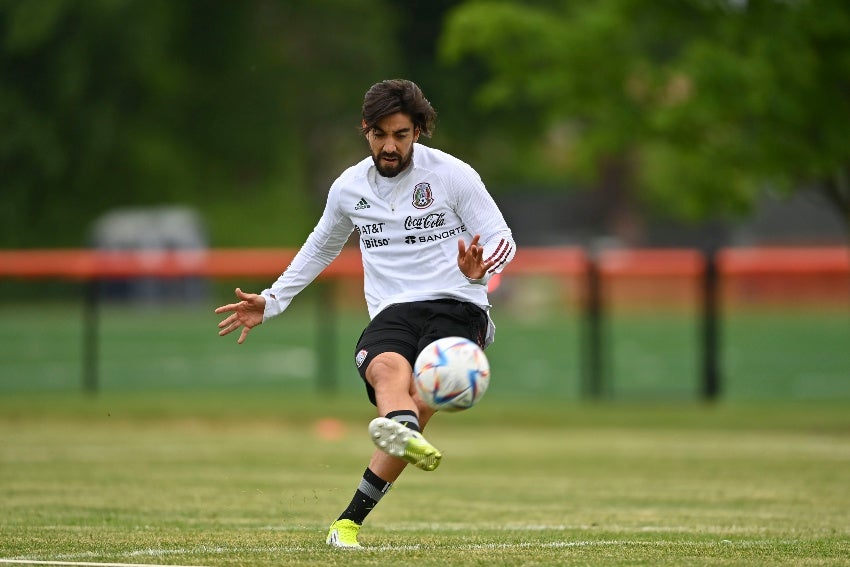 Pizarro en entrenamiento con la Selección Mexicana 